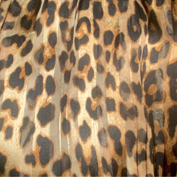 Brand New -H&M Leopard Blouse -Size Medium - Picture 3 of 7